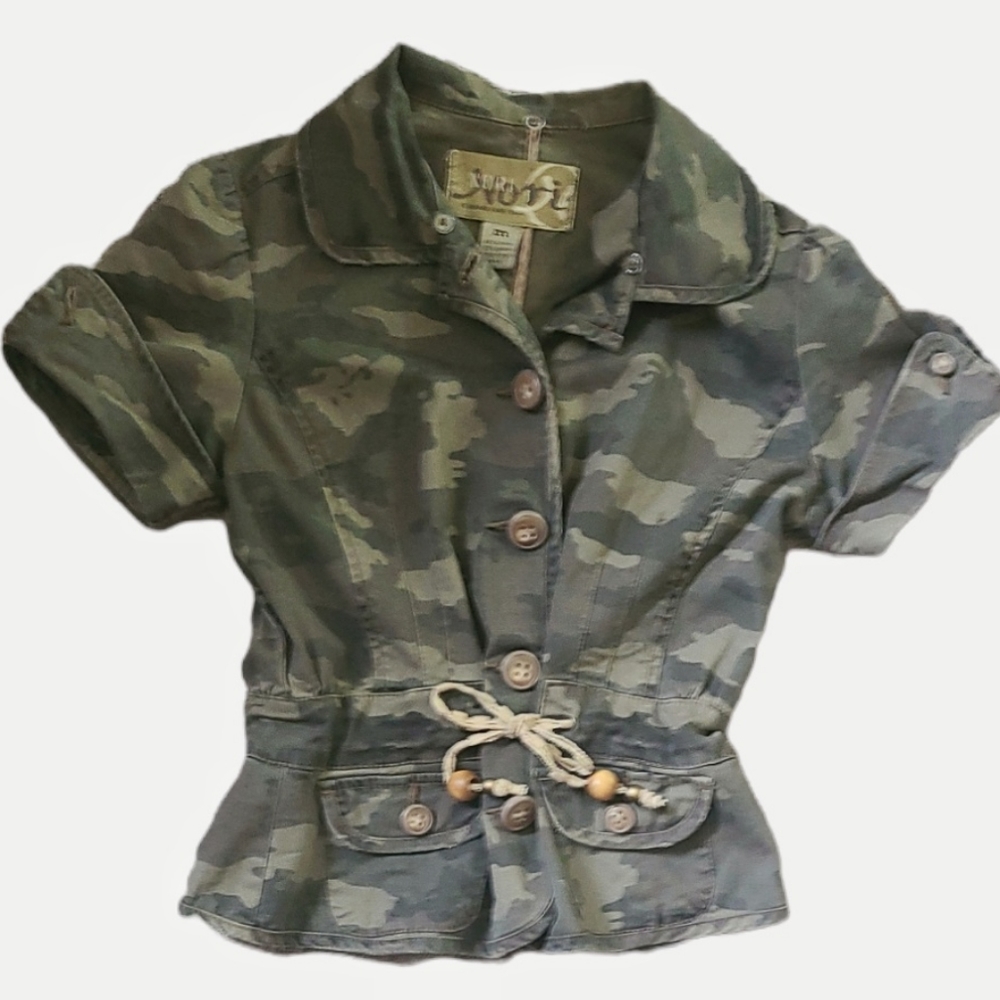Short Sleeve Camouflage Top by Nori
